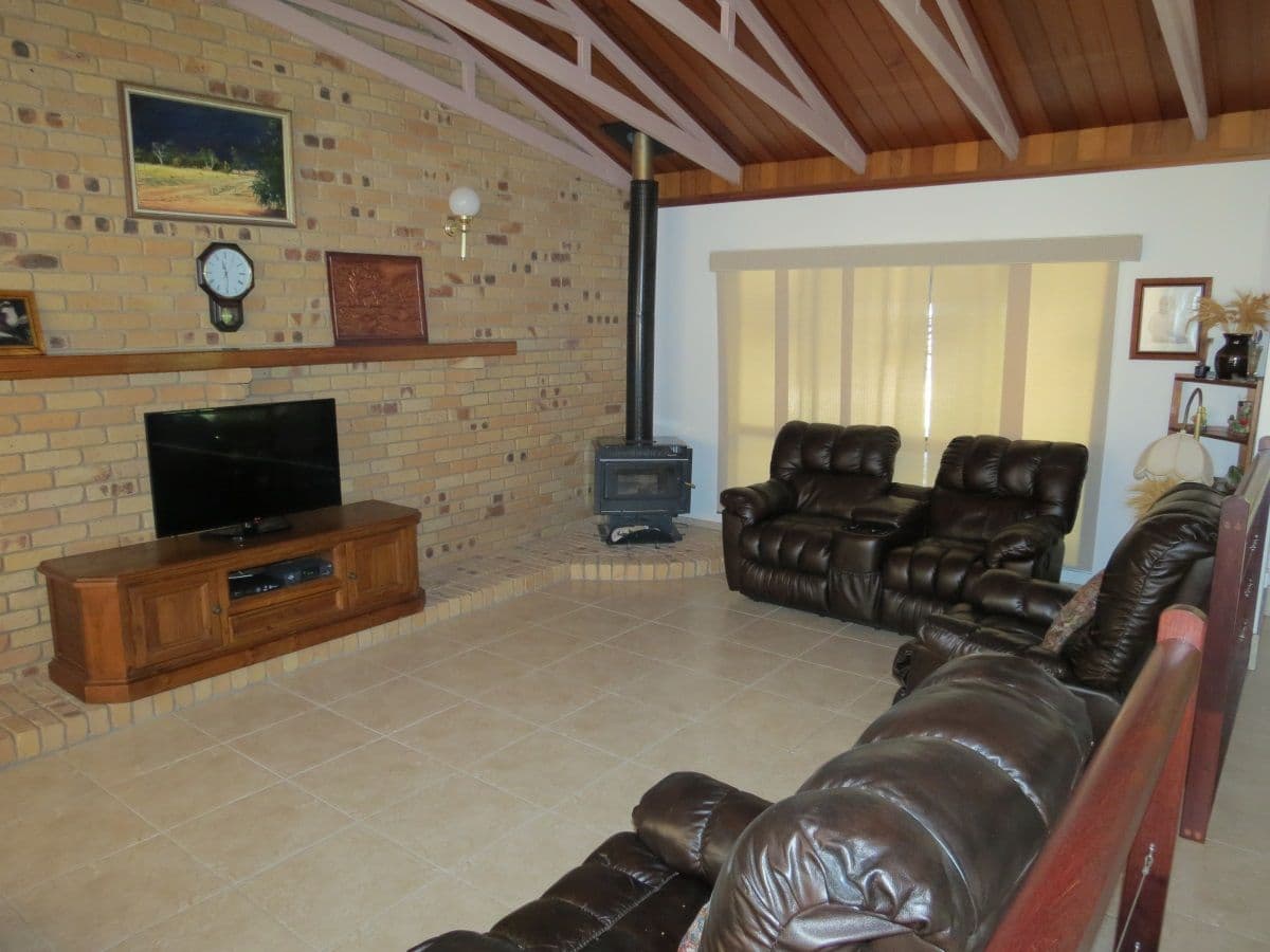 37 Slack Drive, Emerald QLD 4720, Emerald - Thumbnail 5