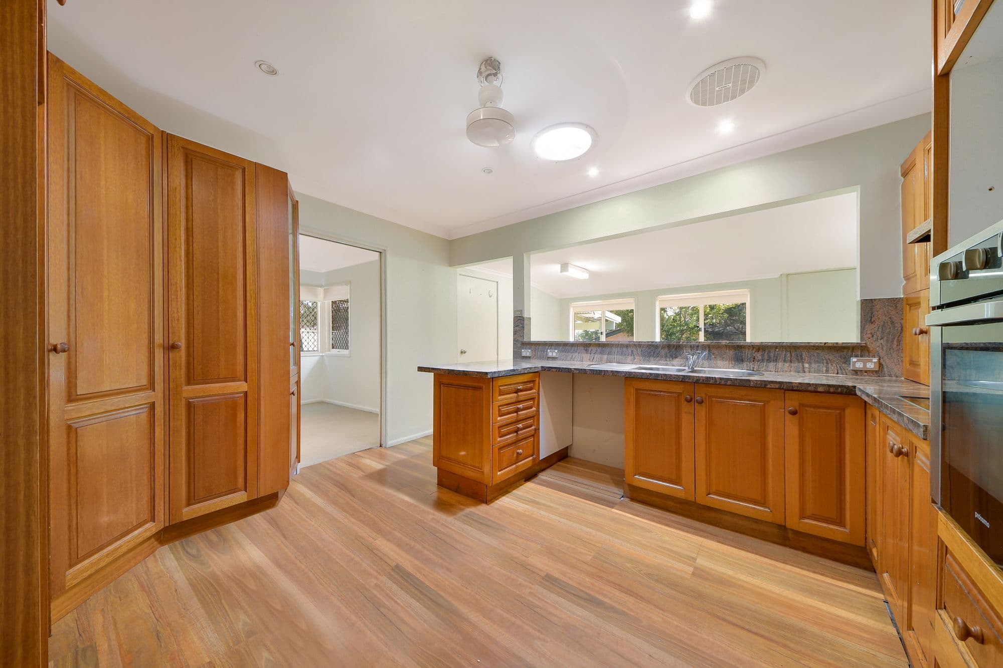 5 Campbellfield Avenue, Bradbury - Thumbnail 4