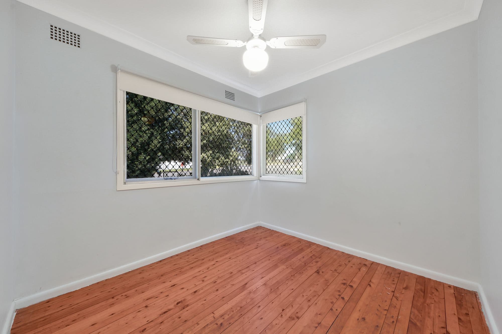 5 Campbellfield Avenue, Bradbury - Thumbnail 5