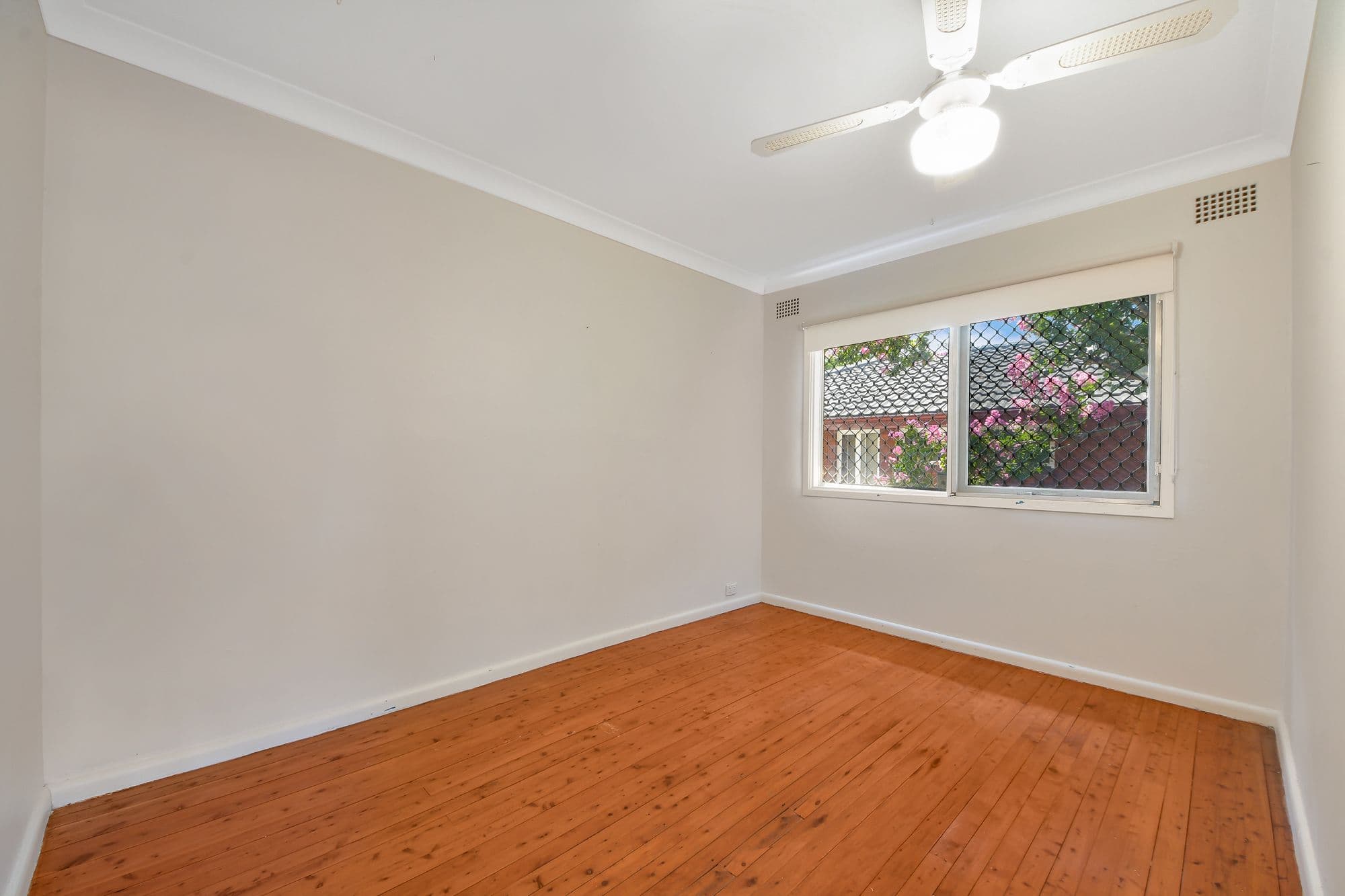 5 Campbellfield Avenue, Bradbury - Thumbnail 7