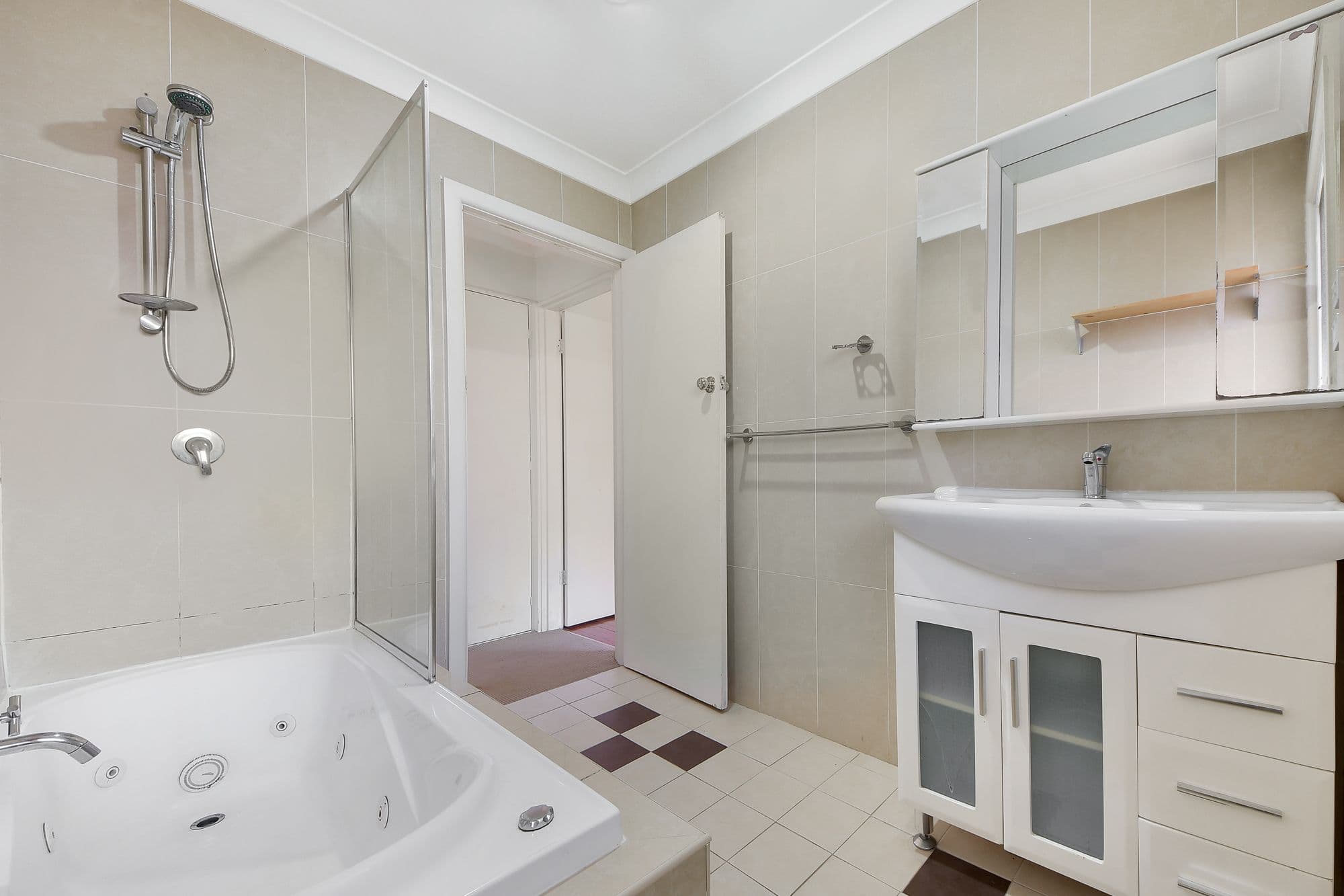 5 Campbellfield Avenue, Bradbury - Thumbnail 8