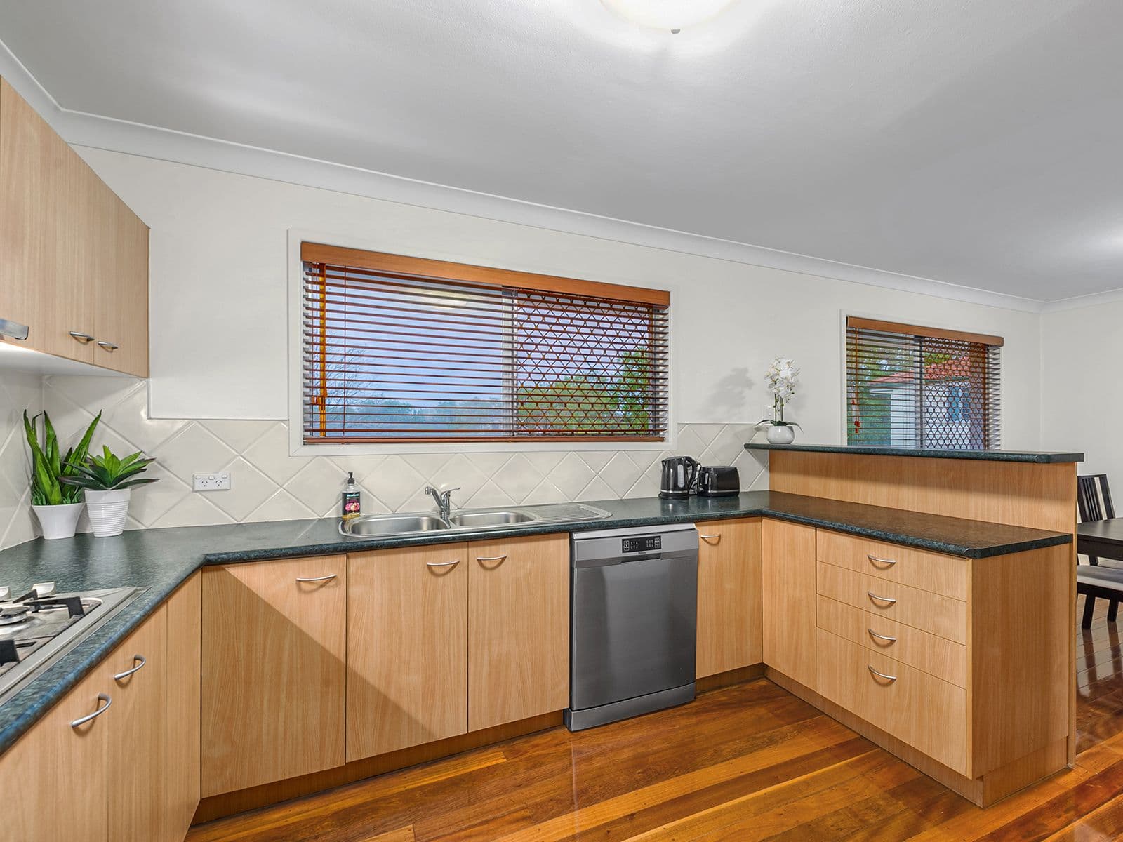 5 Widmark Street, Stafford Heights QLD 4053, Stafford Heights - Thumbnail 2