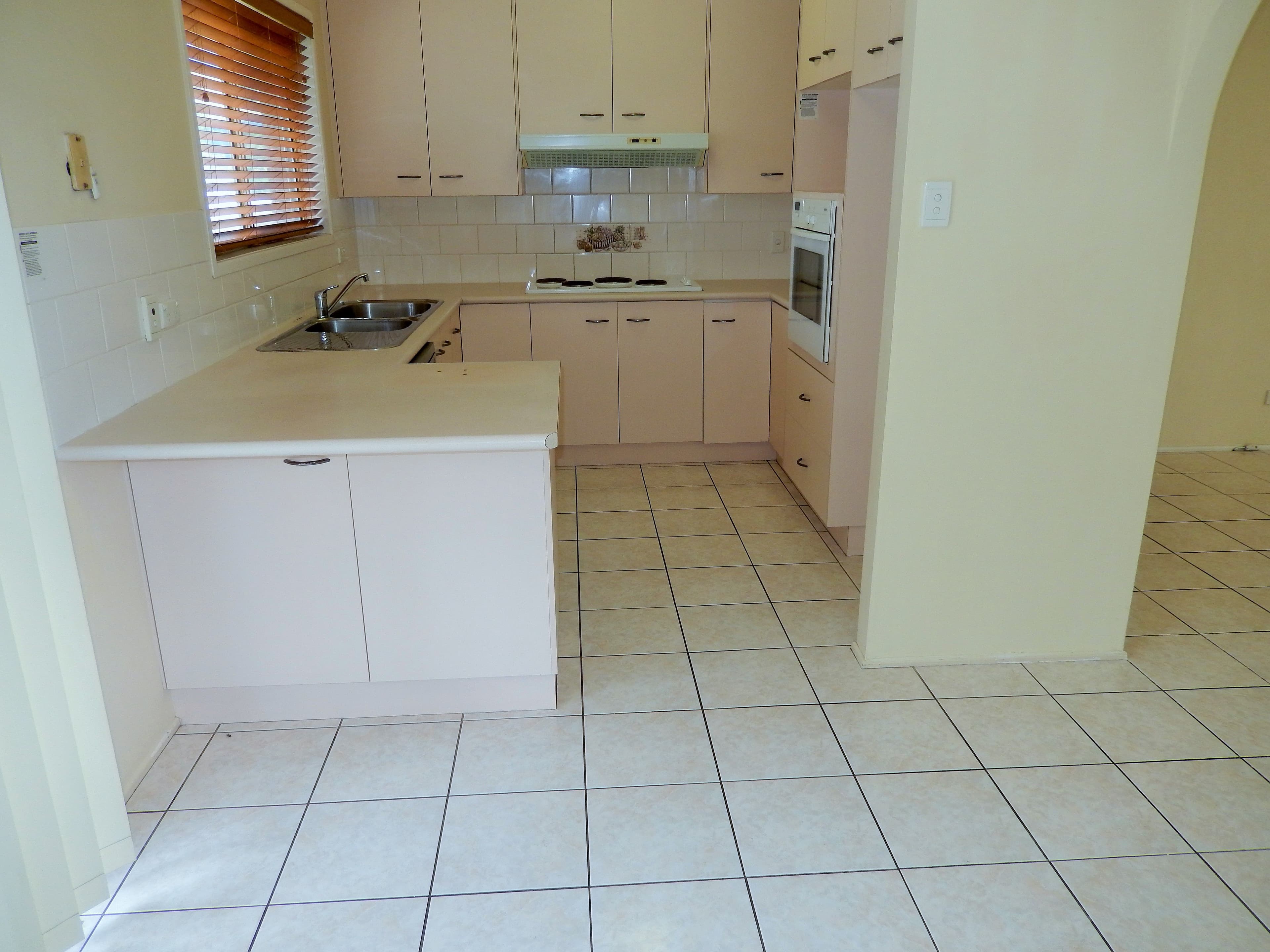 17 Bryant Court, Silkstone QLD 4304, Silkstone - Thumbnail 4