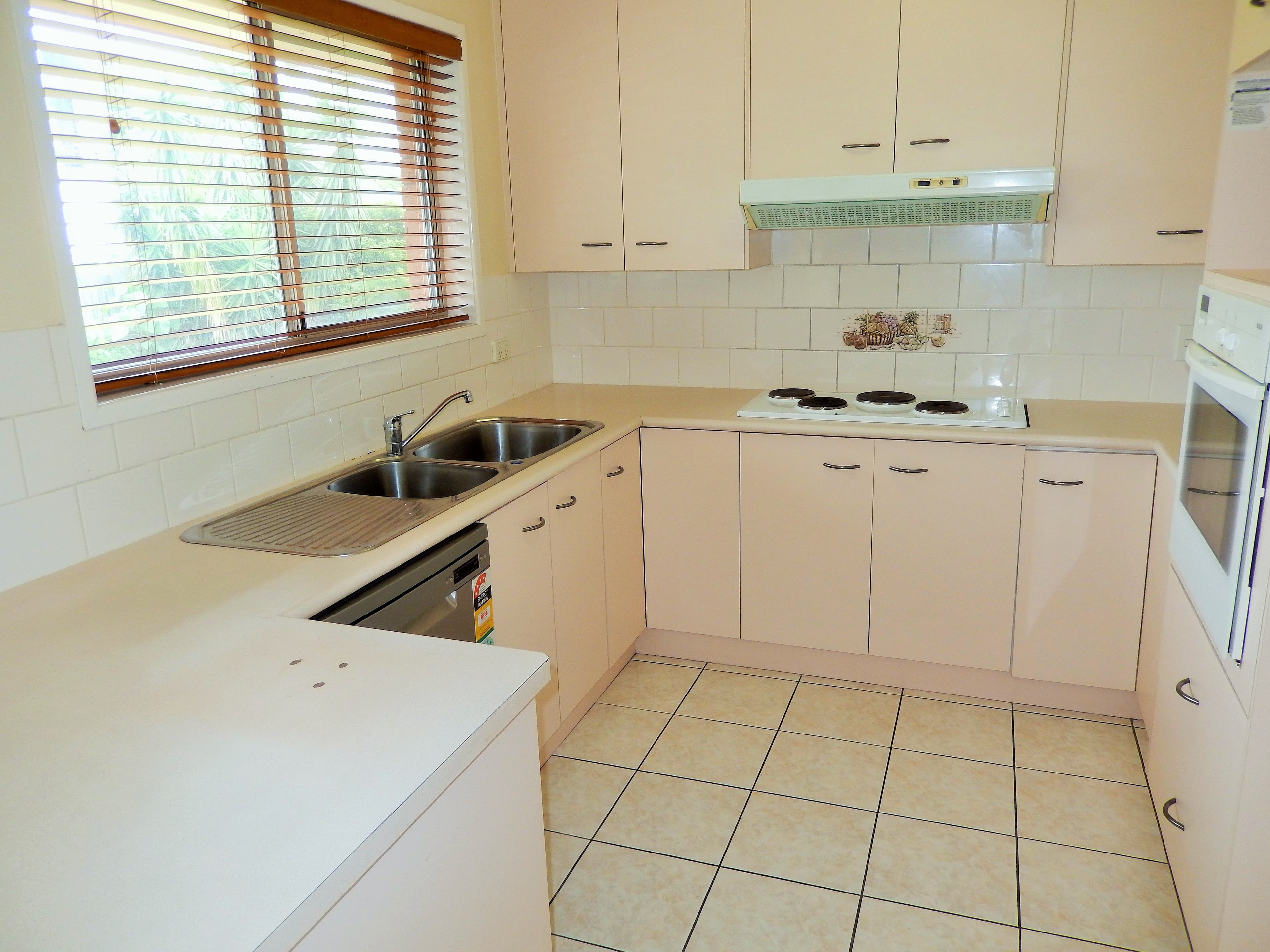 17 Bryant Court, Silkstone QLD 4304, Silkstone - Thumbnail 5