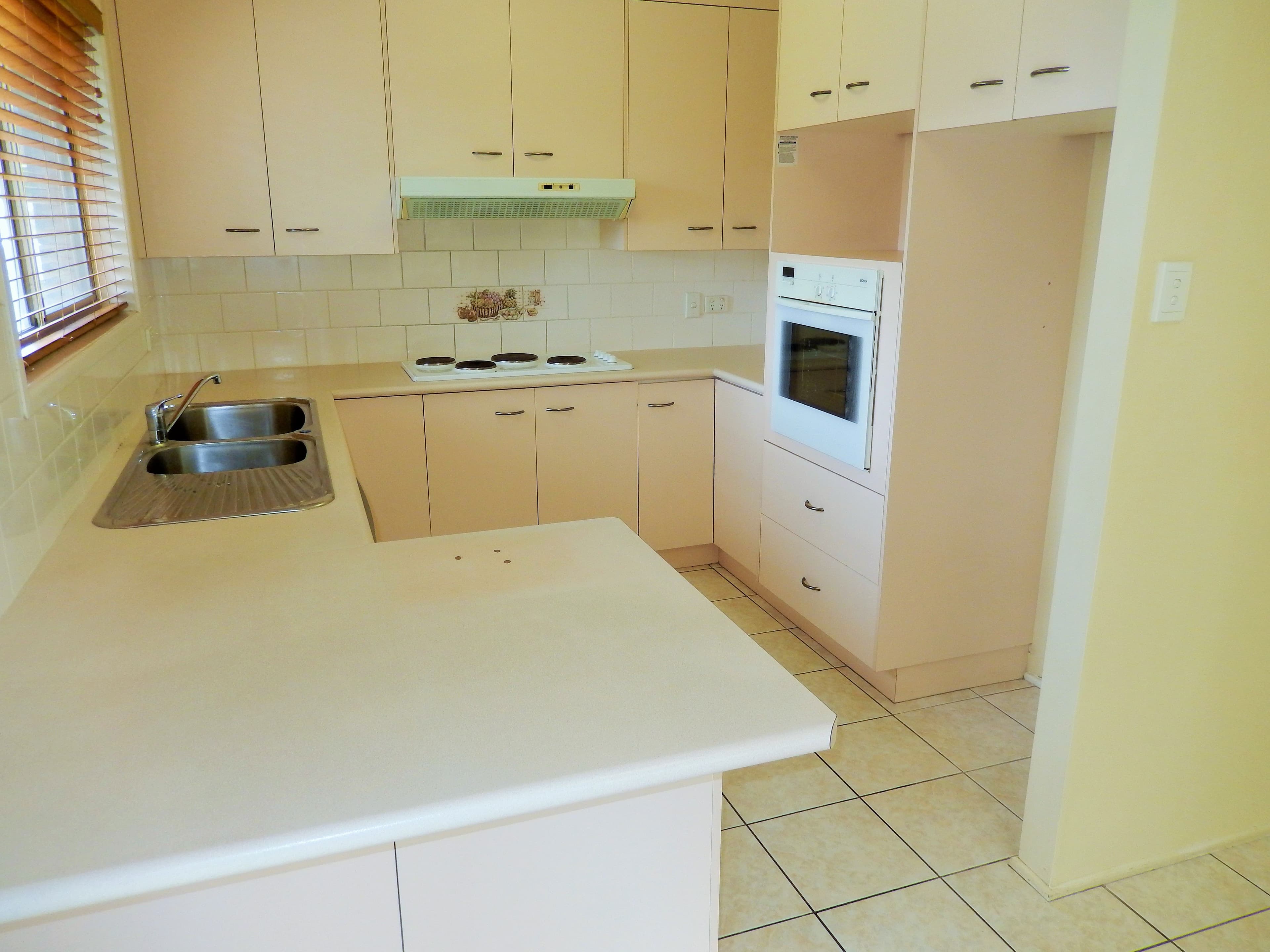 17 Bryant Court, Silkstone QLD 4304, Silkstone - Thumbnail 6