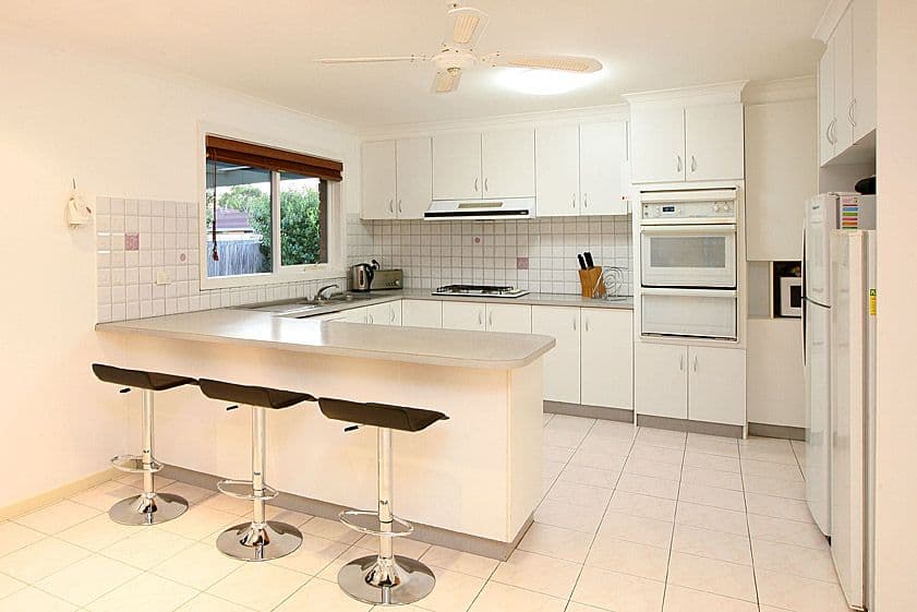 112 Centenary Drive, MILL PARK VIC 3082, Mill Park - Thumbnail 2