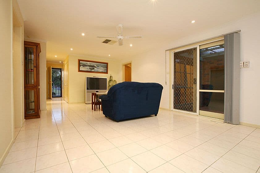 112 Centenary Drive, MILL PARK VIC 3082, Mill Park - Thumbnail 6