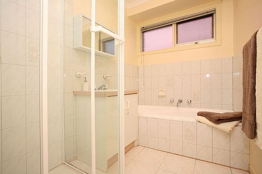 112 Centenary Drive, MILL PARK VIC 3082, Mill Park - Thumbnail 7