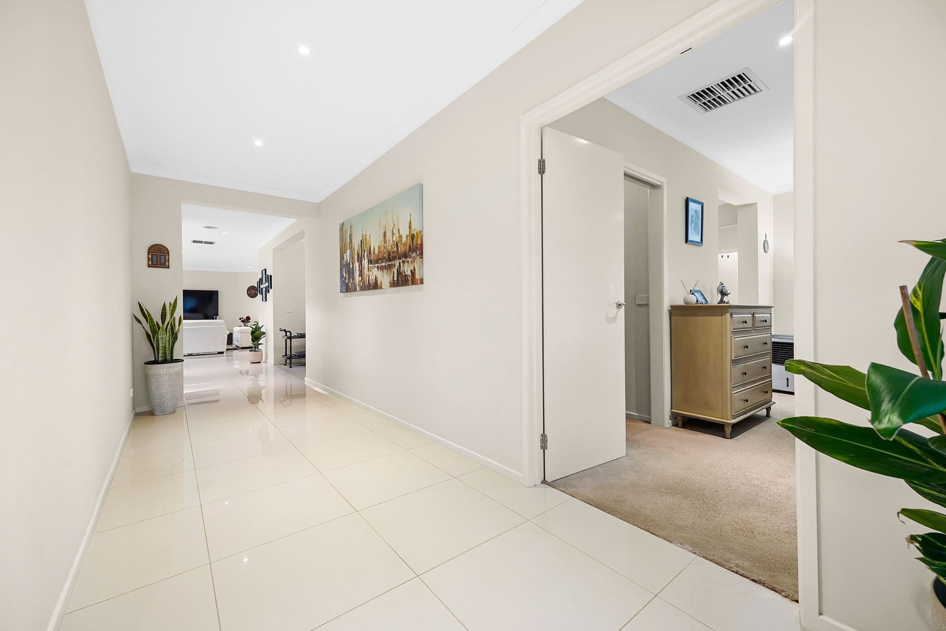 4 Almondsbury Avenue, Berwick VIC 3806, Berwick - Thumbnail 3