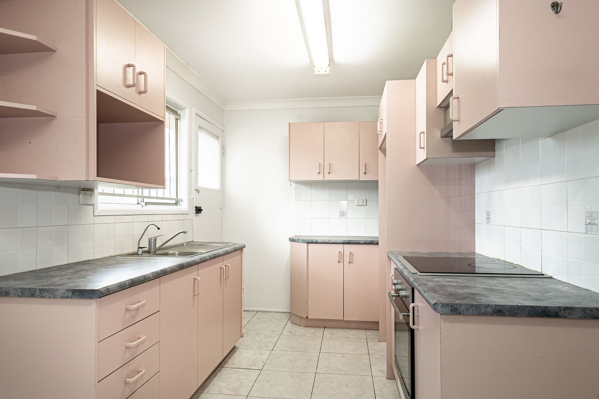 12 Ashton Street, Kingston QLD 4114, Kingston - Thumbnail 2