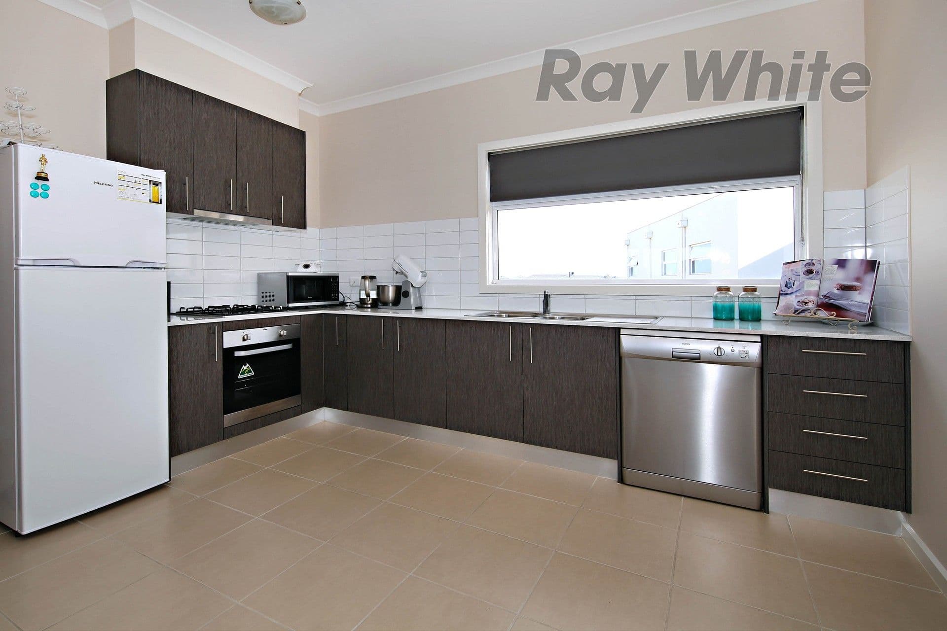 10 Honolulu Drive, Point Cook VIC 3030, Point Cook - Thumbnail 3