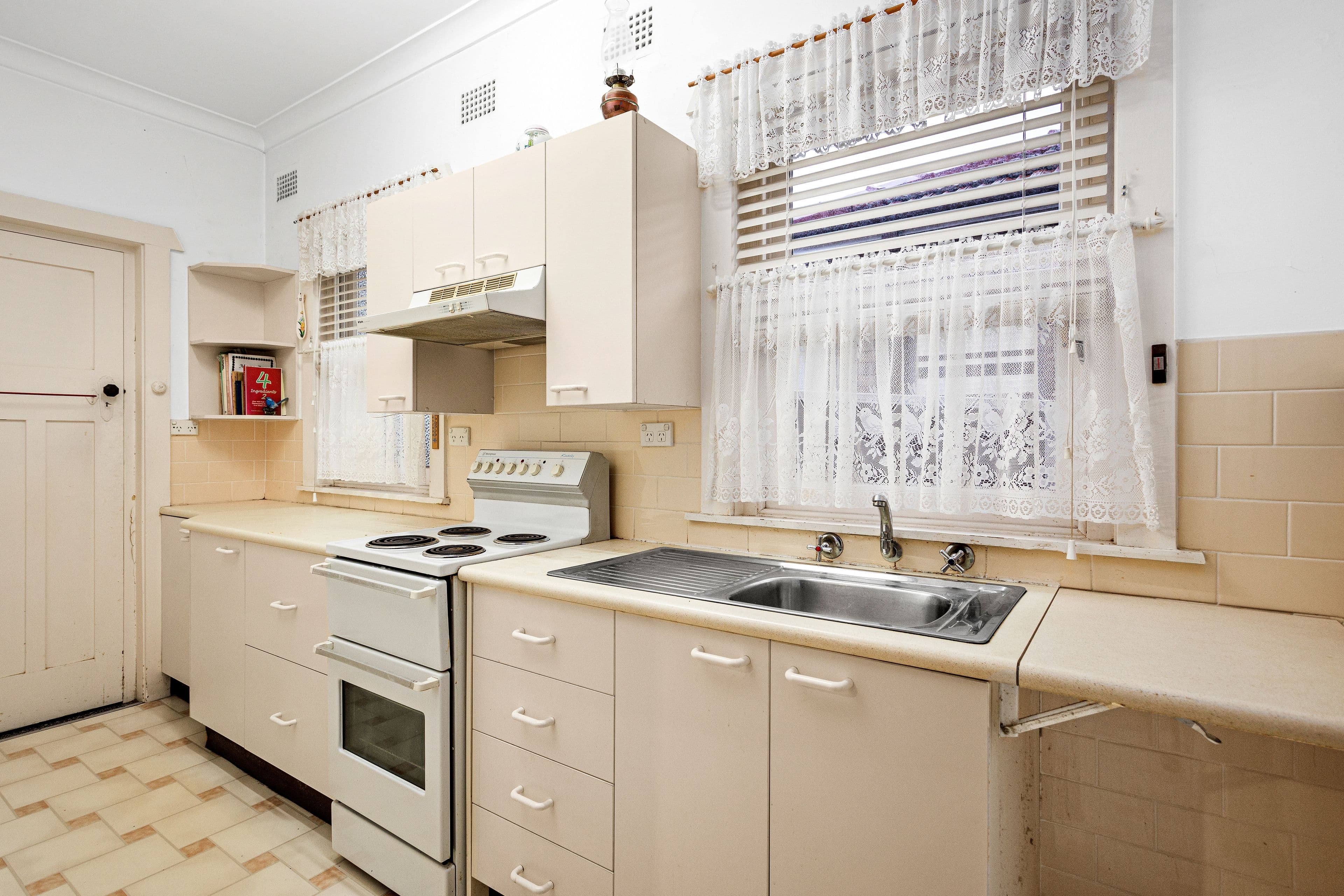 16 Banner Road, Kingsgrove NSW 2208, Kingsgrove - Thumbnail 4