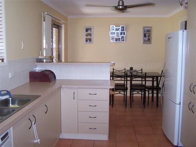2 Daniel Drive, GLADSTONE QLD 4680, Gladstone Central - Thumbnail 2