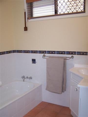 2 Daniel Drive, GLADSTONE QLD 4680, Gladstone Central - Thumbnail 5