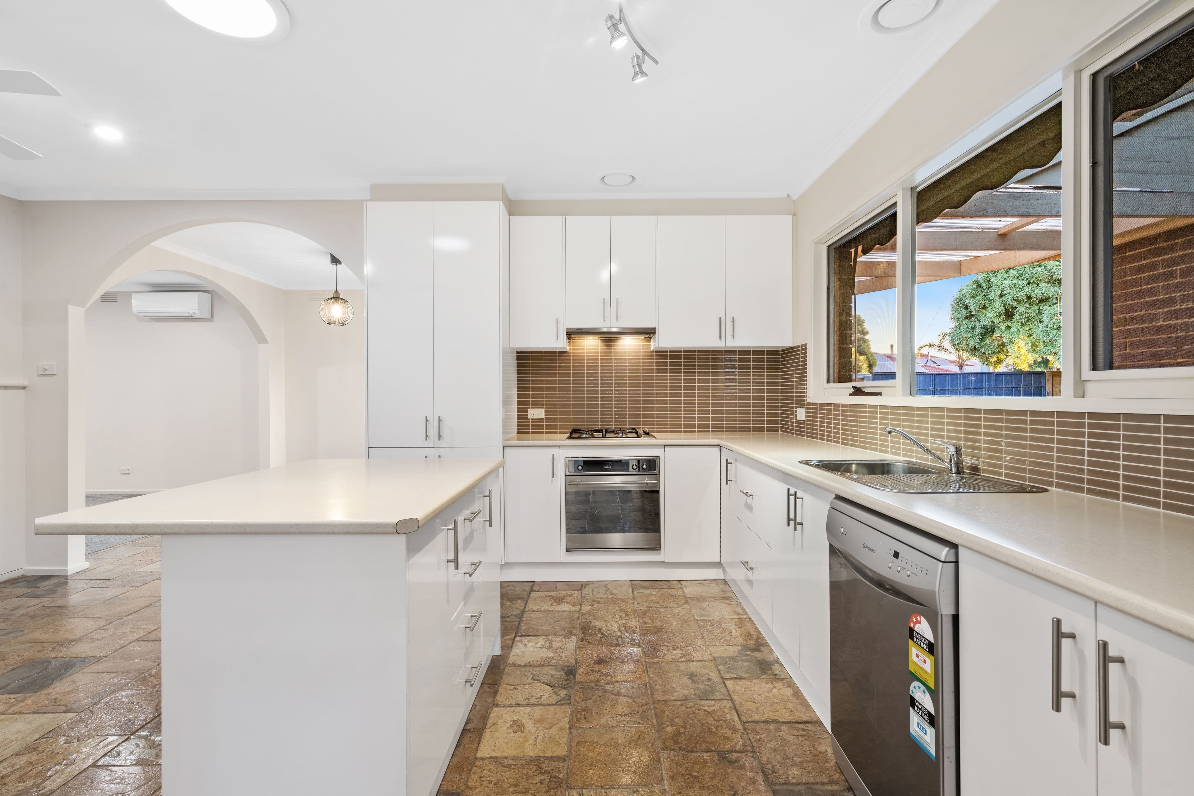 5 Pentland Drive, Epping VIC 3076, Epping - Thumbnail 3