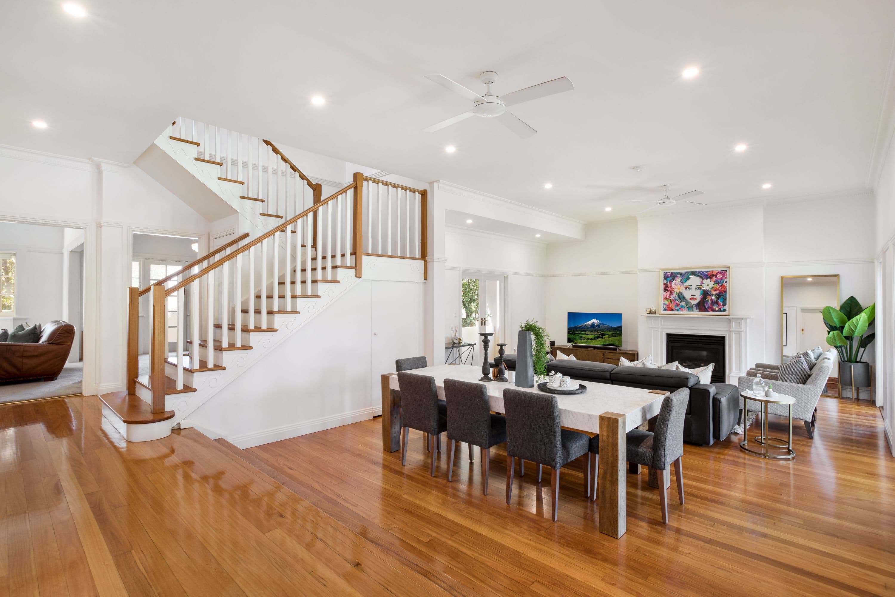 11 The Crescent, Russell Lea - Thumbnail 2