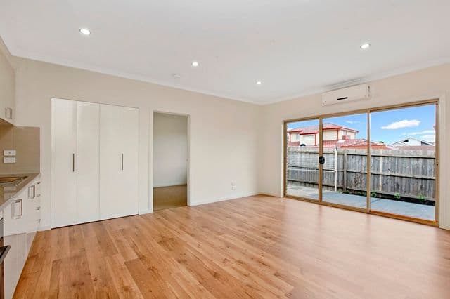 44 Boldrewood Parade, RESERVOIR VIC 3073, Reservoir - Thumbnail 2