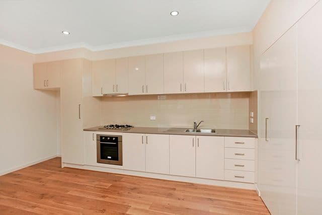 44 Boldrewood Parade, RESERVOIR VIC 3073, Reservoir - Thumbnail 3