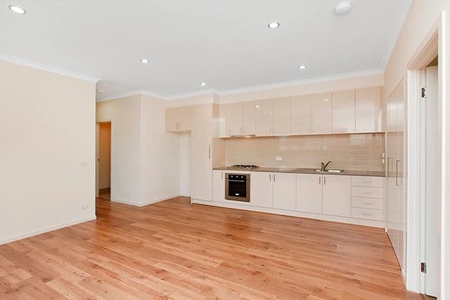 44 Boldrewood Parade, RESERVOIR VIC 3073, Reservoir - Thumbnail 4