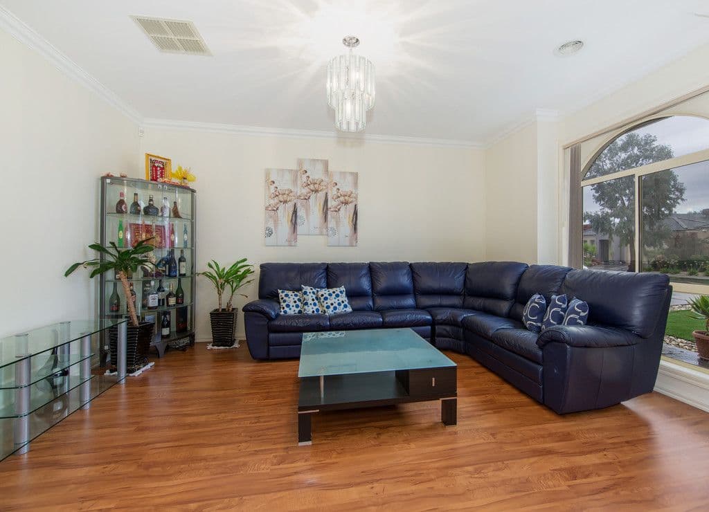 11 Ironbark Grove, Burnside Heights VIC 3023, Burnside Heights - Thumbnail 2
