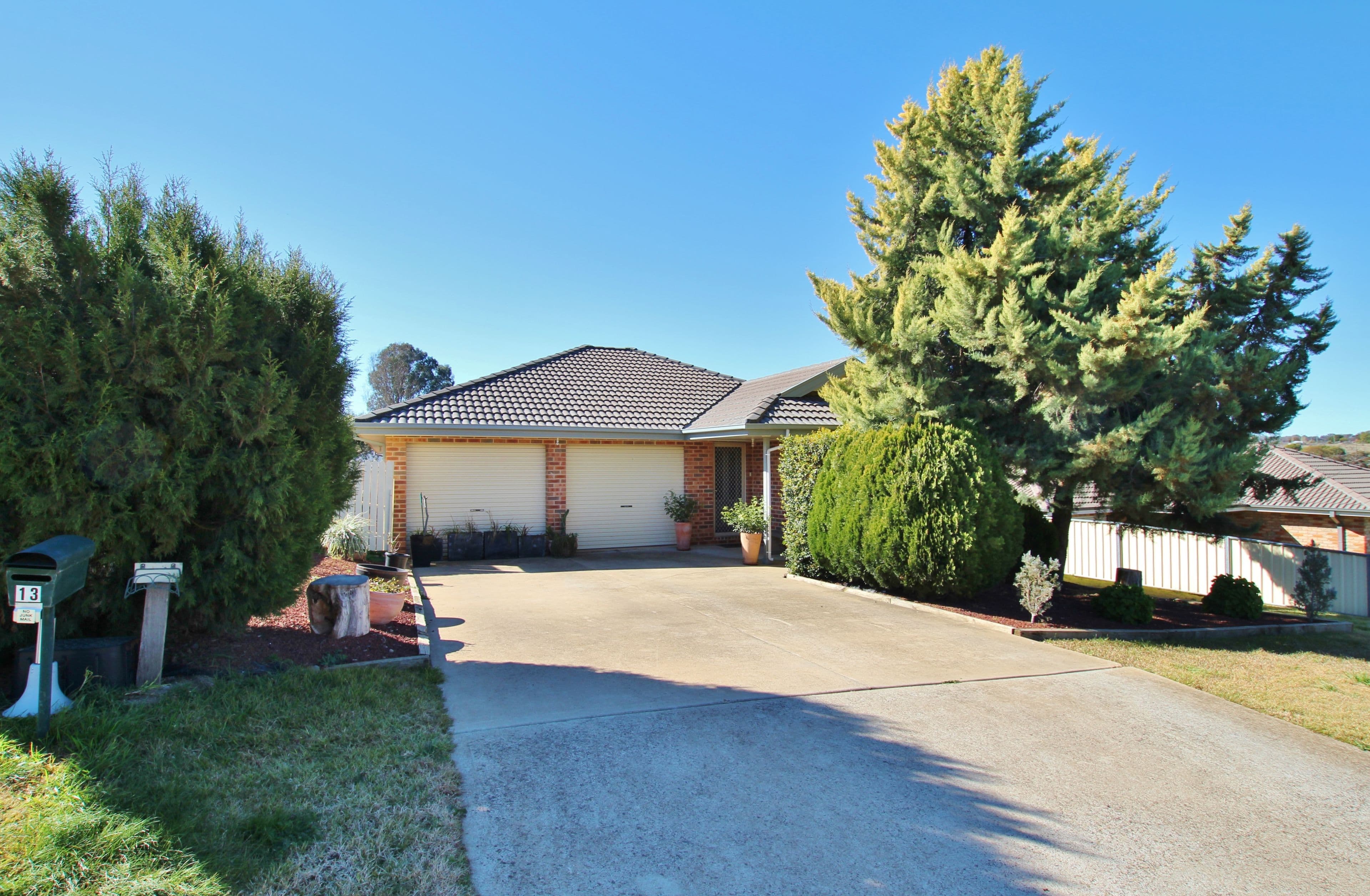 13 Hargreaves Crescent, Young - Image 1