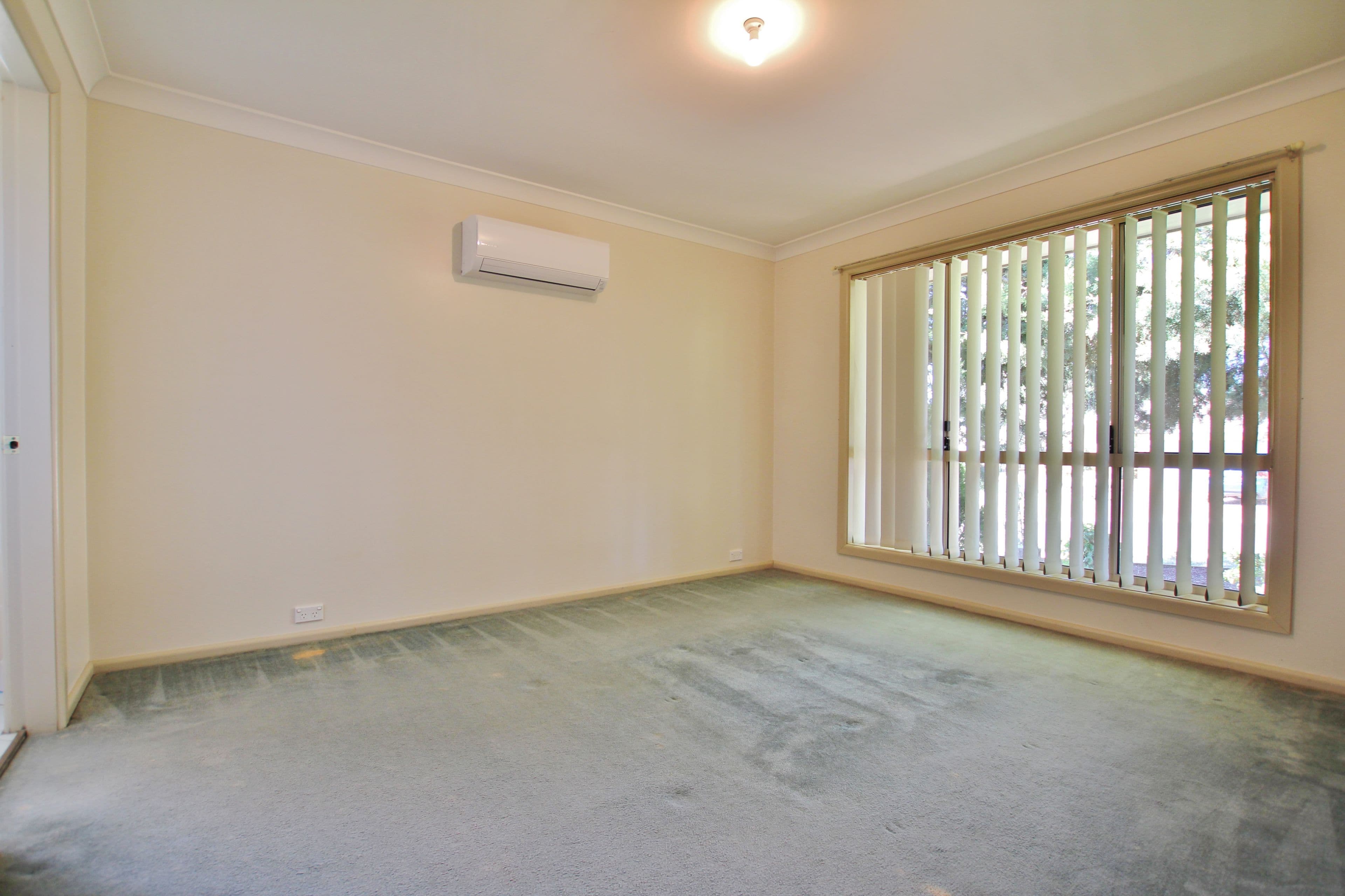 13 Hargreaves Crescent, Young - Thumbnail 8