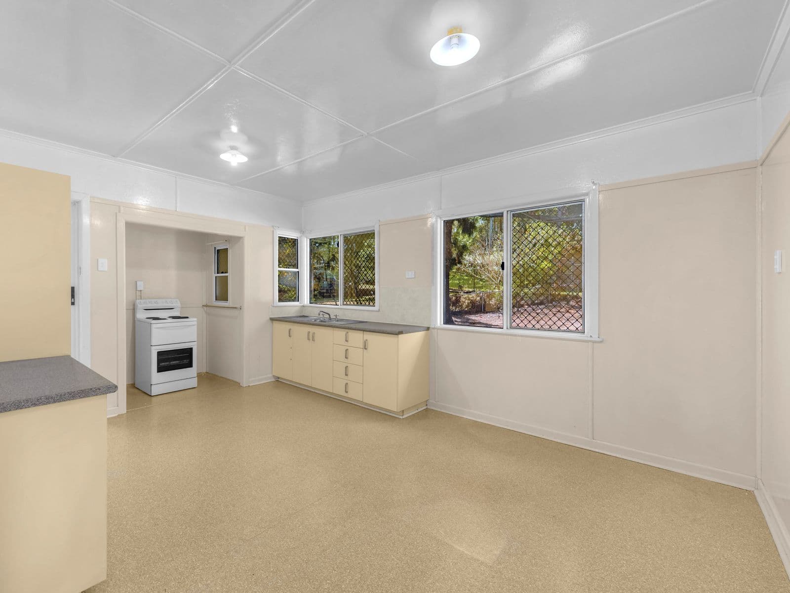 24 Topaz Street, Holland Park QLD 4121, Holland Park - Thumbnail 2