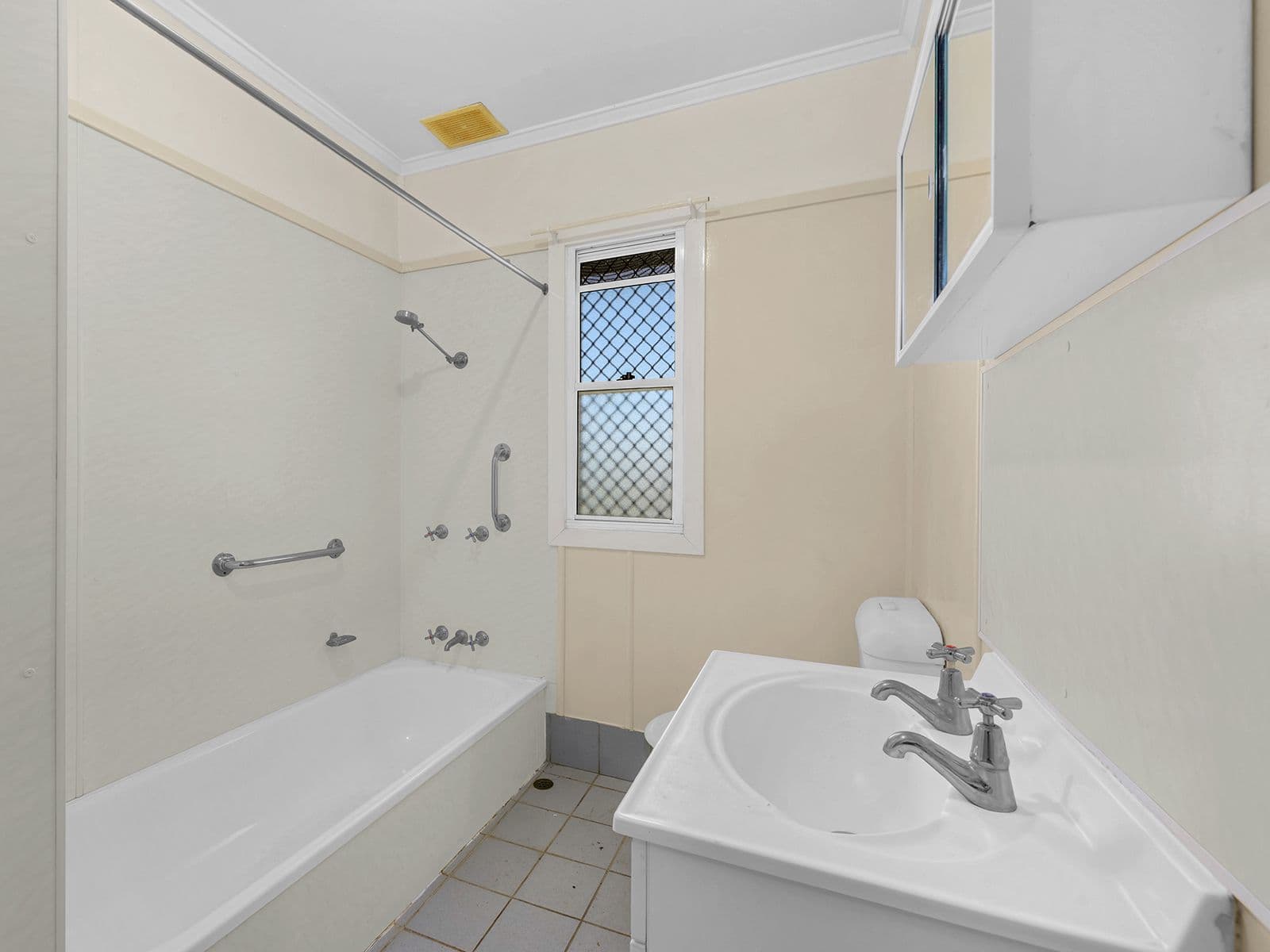 24 Topaz Street, Holland Park QLD 4121, Holland Park - Thumbnail 7