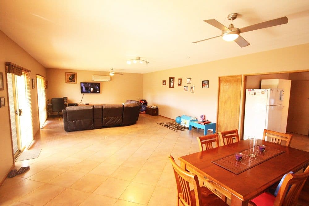 14 Farnsworth Avenue, CAMPBELLTOWN NSW 2560, Campbelltown - Thumbnail 3