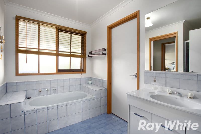 12 Guest Road, PAKENHAM VIC 3810, Pakenham - Thumbnail 6