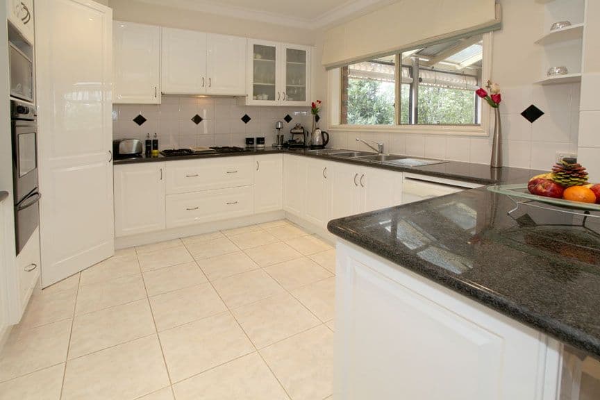 3 May Court, GLEN WAVERLEY VIC 3150, Glen Waverley - Thumbnail 2