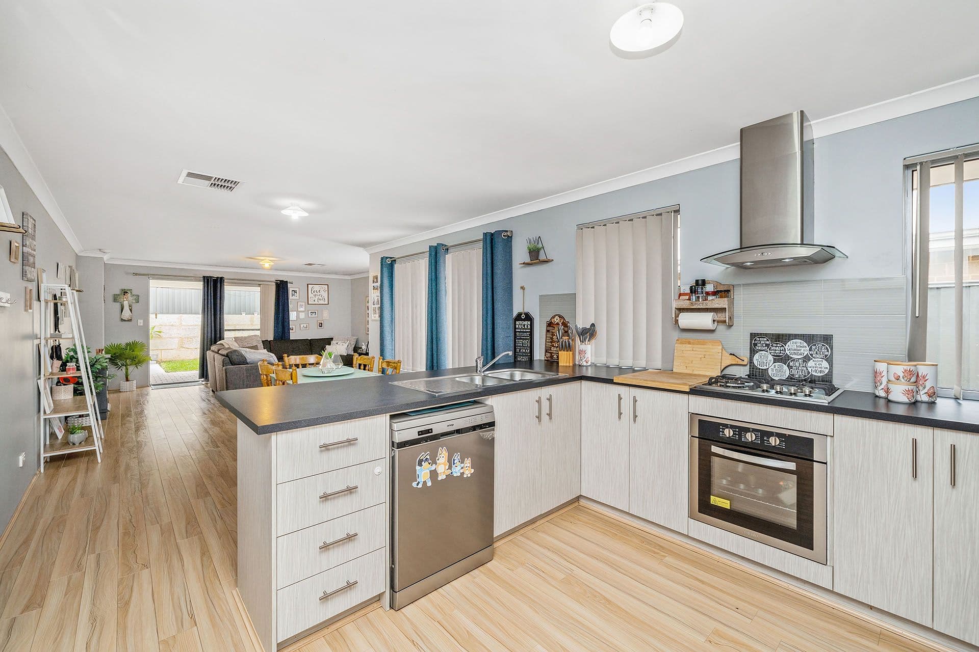 10 Bundoran Street, Bullsbrook WA 6084, Bullsbrook - Thumbnail 2