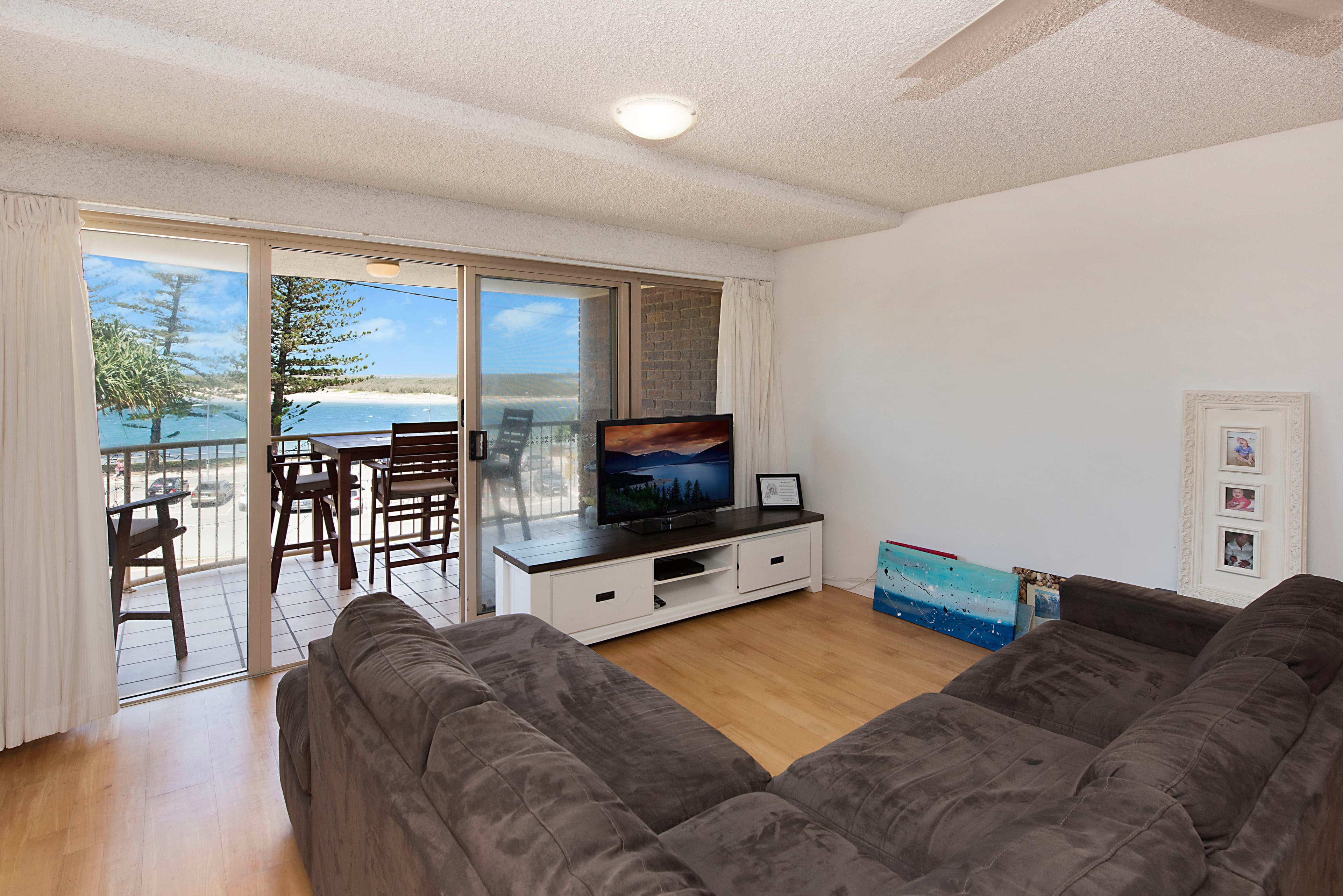 Unit 2 'Kookaburra Court', 22 Bulcock Beach Esplanade, Caloundra QLD 4551, Caloundra - Thumbnail 3