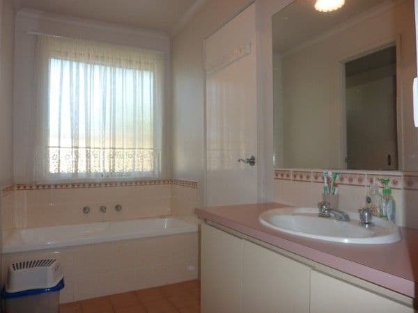 11 Wildcroft Court, CARRUM DOWNS VIC 3201, Carrum Downs - Thumbnail 5