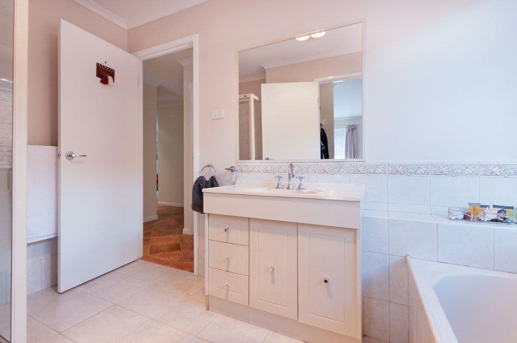 33 Willmott Drive, CRAIGIEBURN VIC 3064, Craigieburn - Thumbnail 5