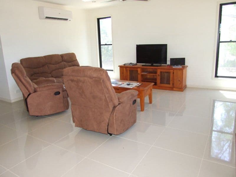 19 Thistle Street, Blackall QLD 4472, Blackall - Thumbnail 3