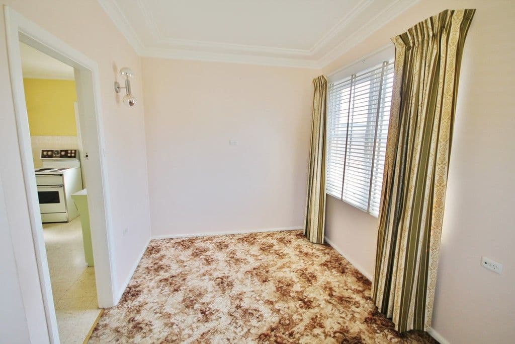 3 Spring Street, Young - Thumbnail 4