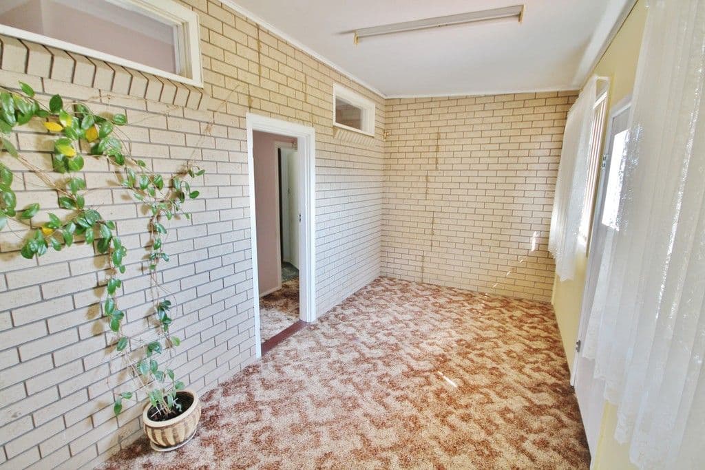 3 Spring Street, Young - Thumbnail 5