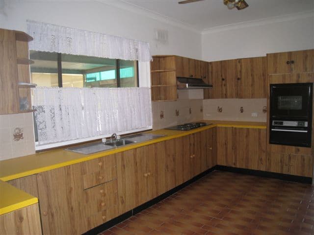 586 McGowen Street, BROKEN HILL NSW 2880, Broken Hill - Thumbnail 2