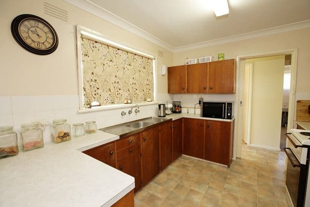 31 Waranga Avenue, MOUNT AUSTIN NSW 2650, Mount Austin - Thumbnail 4