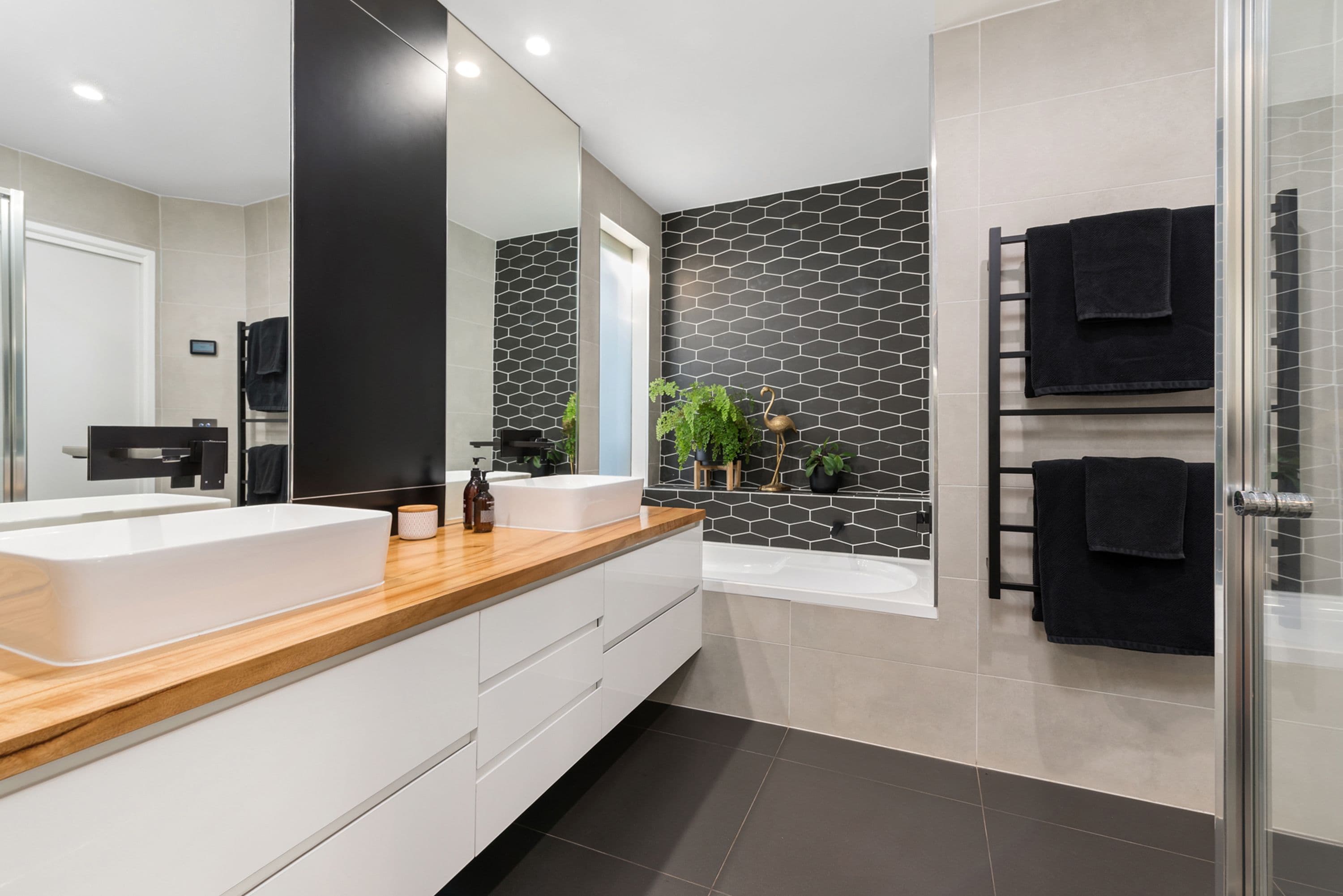 118 Lakesfield Drive, Lysterfield VIC 3156, Lysterfield - Thumbnail 2