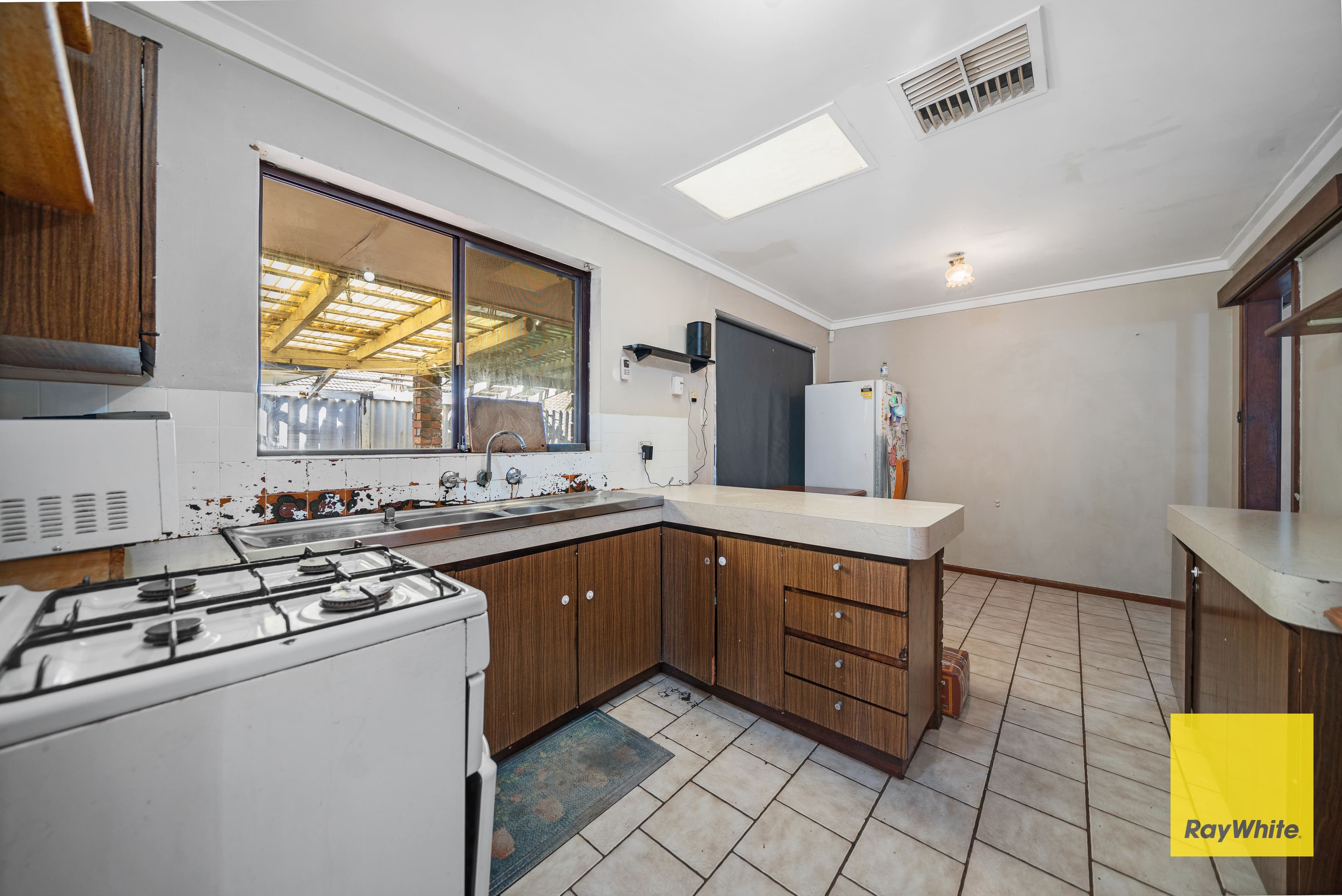 22 Loughton Way, Balga WA 6061, Balga - Thumbnail 7