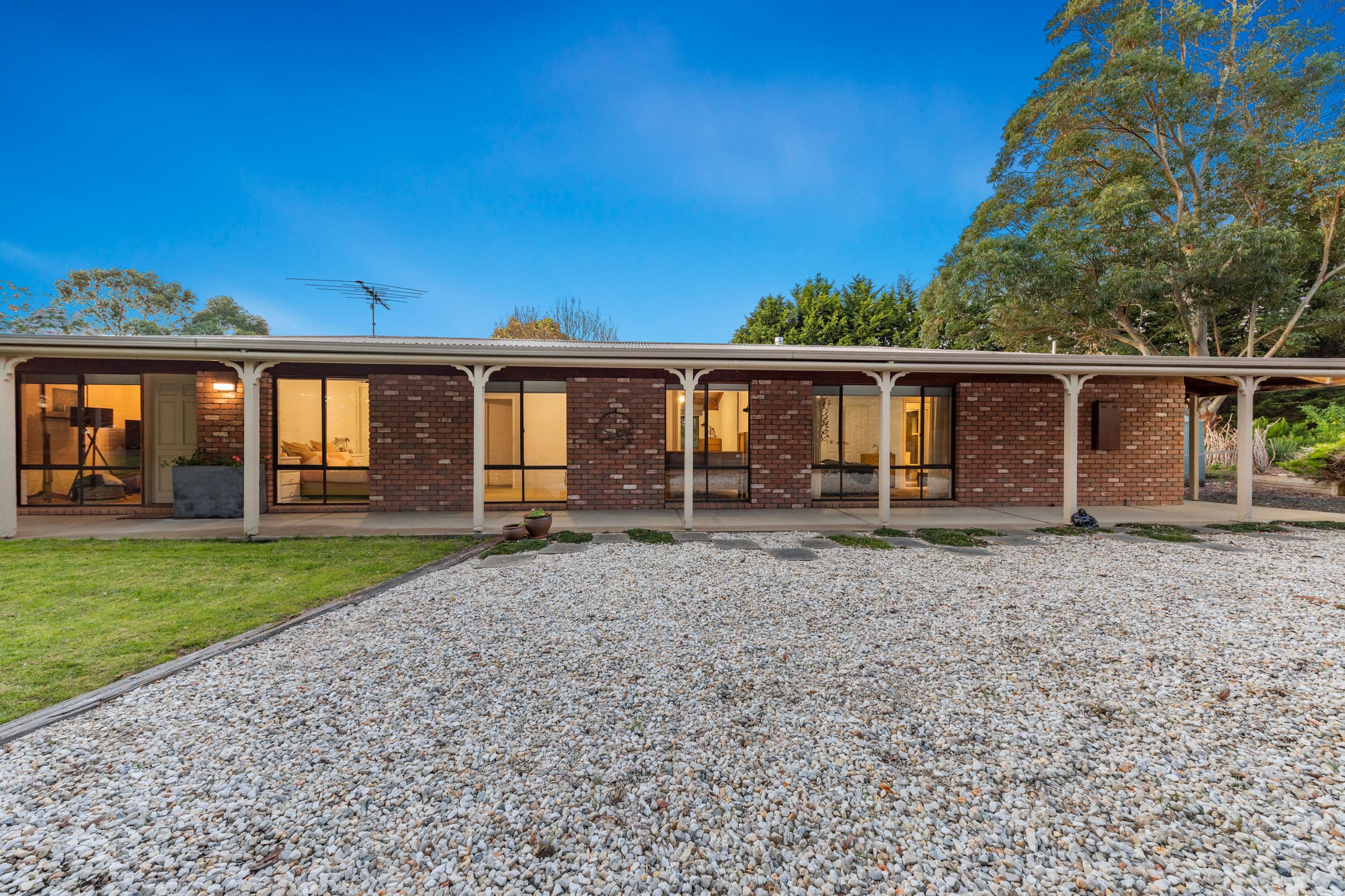 4 Bellbird Close, Pakenham VIC 3810, Pakenham - Thumbnail 2