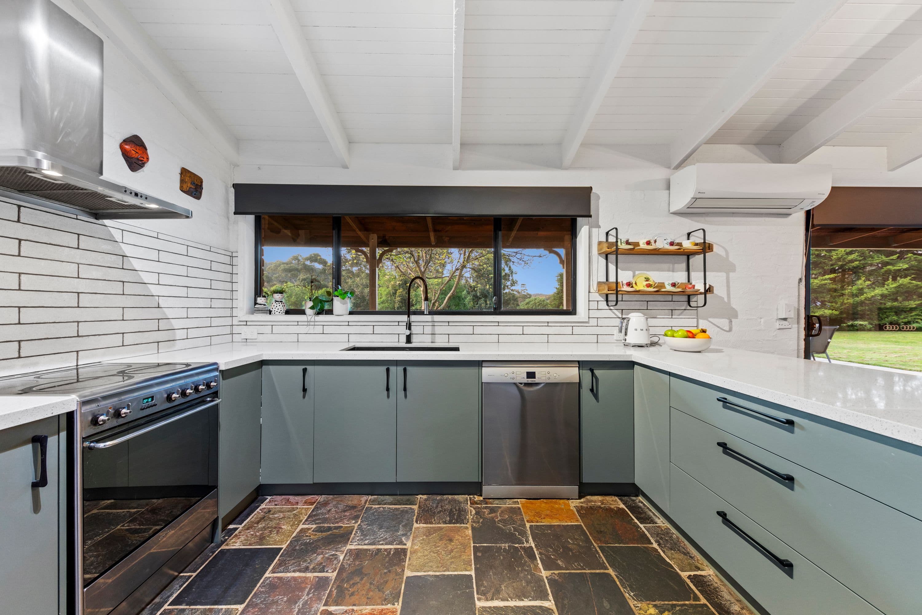 4 Bellbird Close, Pakenham VIC 3810, Pakenham - Thumbnail 3