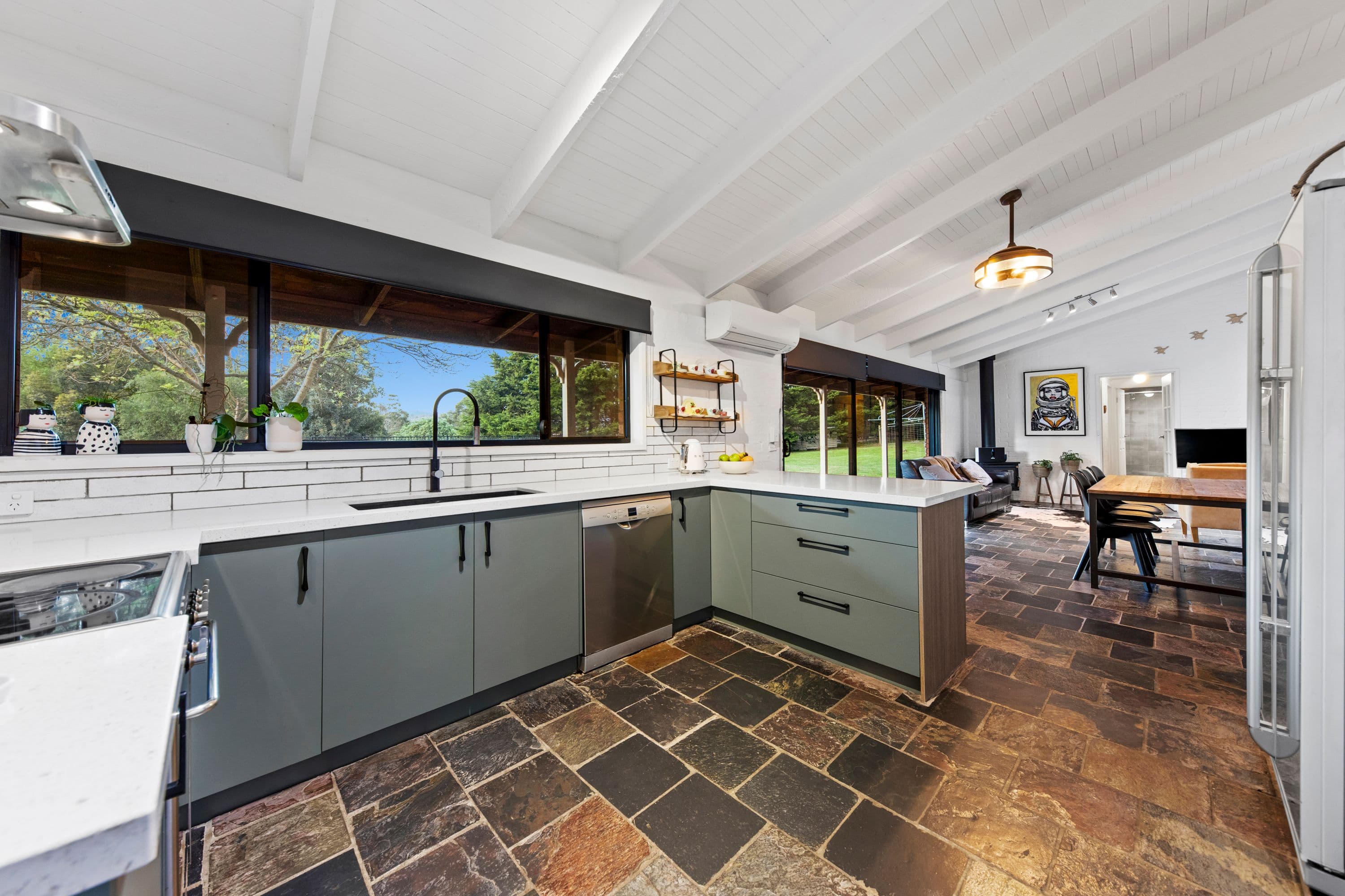 4 Bellbird Close, Pakenham VIC 3810, Pakenham - Thumbnail 5