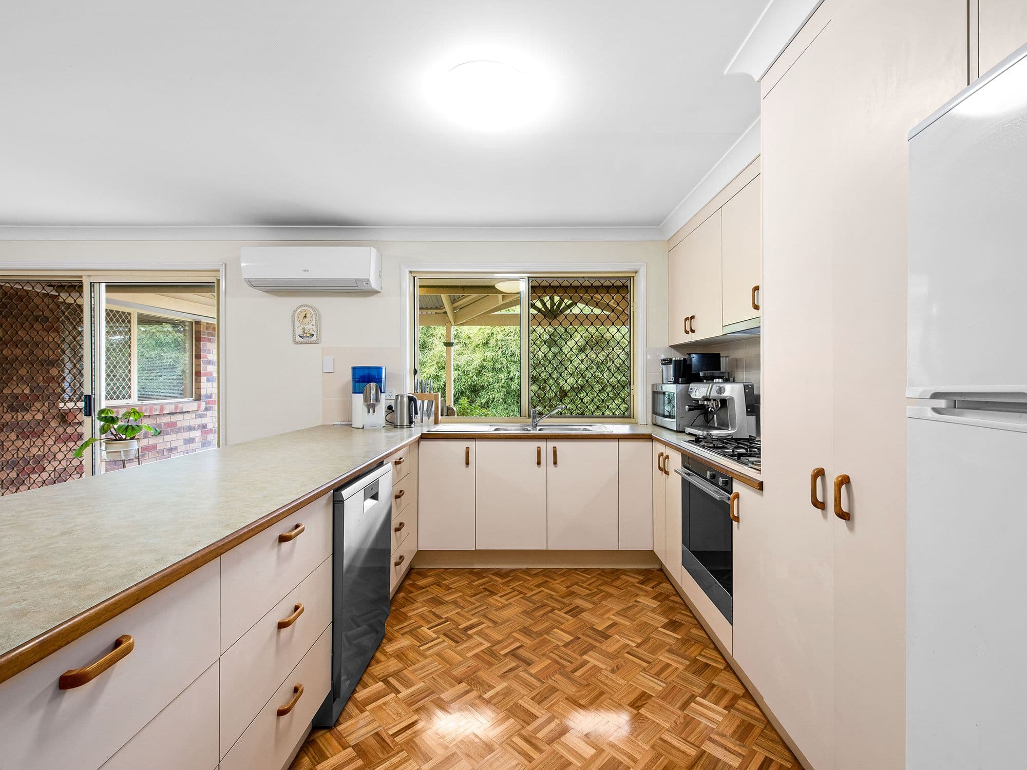110 Lynne Grove Avenue, Corinda QLD 4075, Corinda - Thumbnail 4