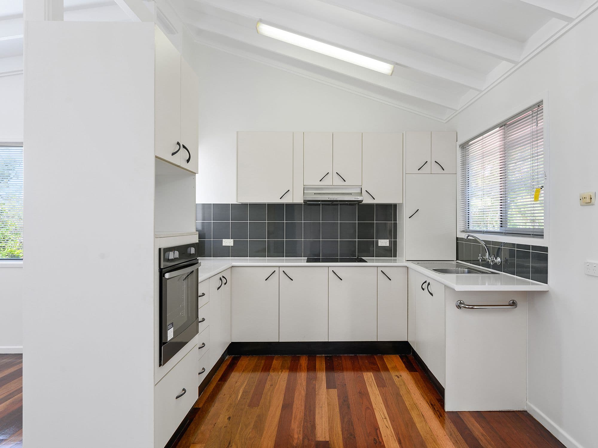 25 Tecoma Street, Kingston QLD 4114, Kingston - Thumbnail 2