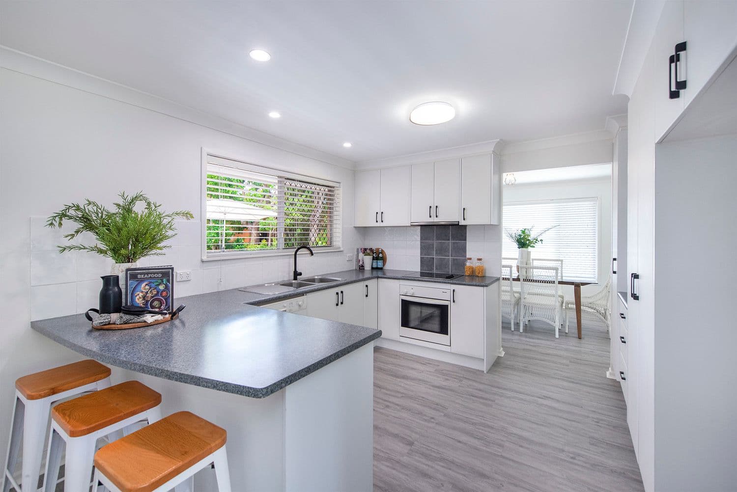 16 Dolphin Street, Macgregor QLD 4109, Macgregor - Thumbnail 2