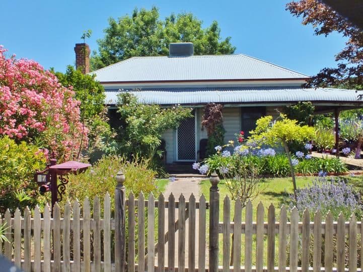 17 Hills Street, YOUNG NSW 2594, Young - Image 1