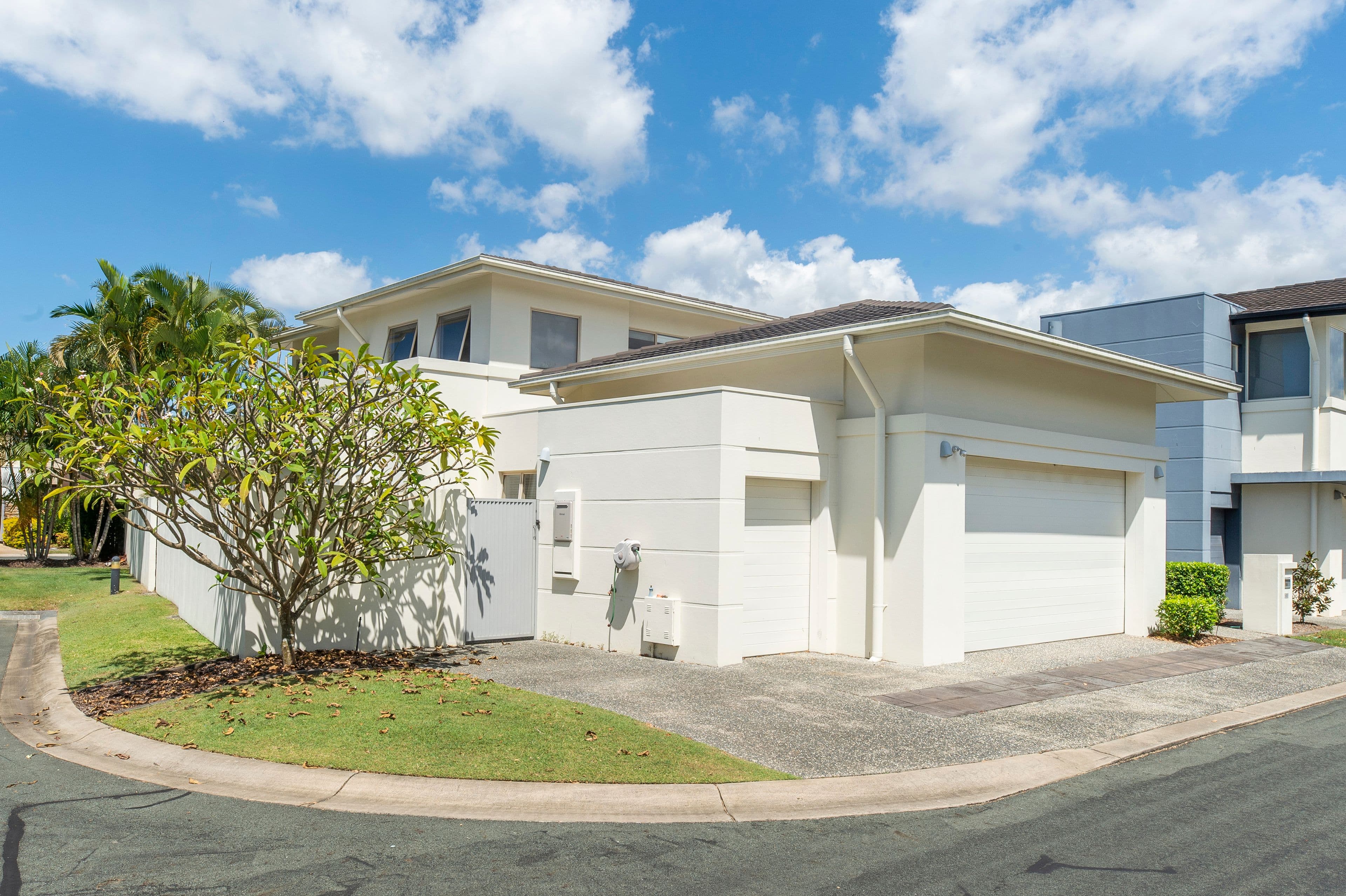6010 Calardo Avenue, Hope Island QLD 4212, Hope Island - Thumbnail 2